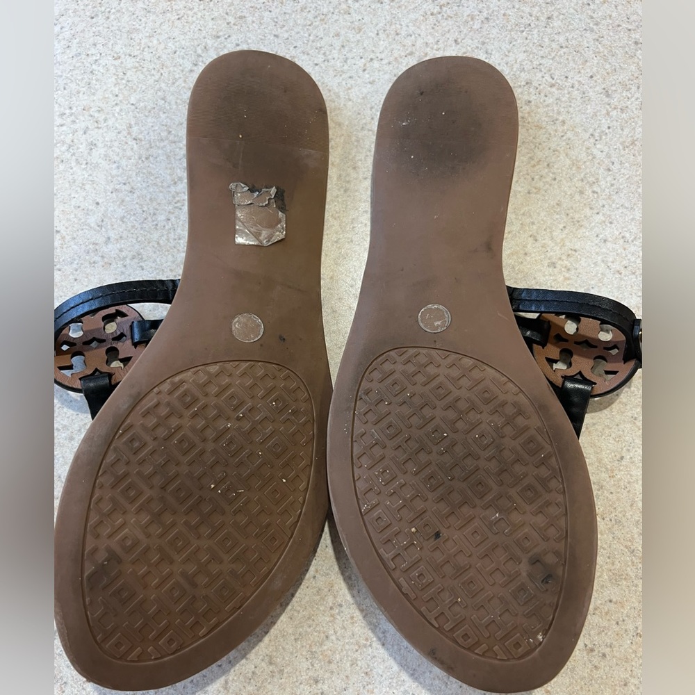 Brown sandals with black straps Tory Burch sandals. - Picture 3 of 3
